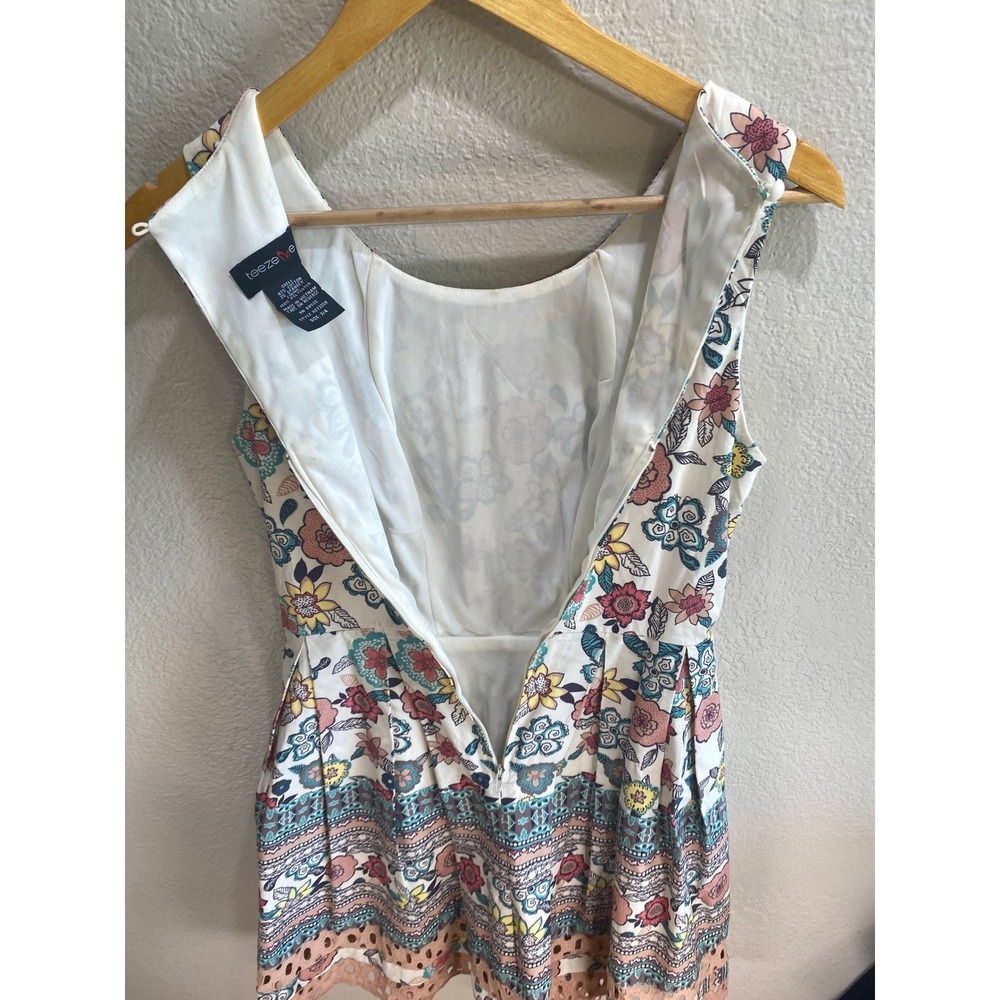 Teezeme Ivory Floral Pleated Mini Dress Size 3/4 Sleeveless Eyelet Pockets Cute‎ - Picture 7 of 13